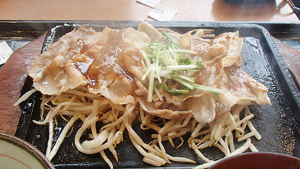 豚焼肉定食（辛味噌だれ・７５０円）